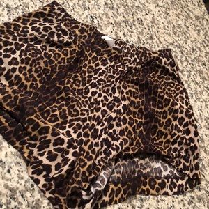 HIGH WAISTED FLOWEY LEOPARD SHORTS!